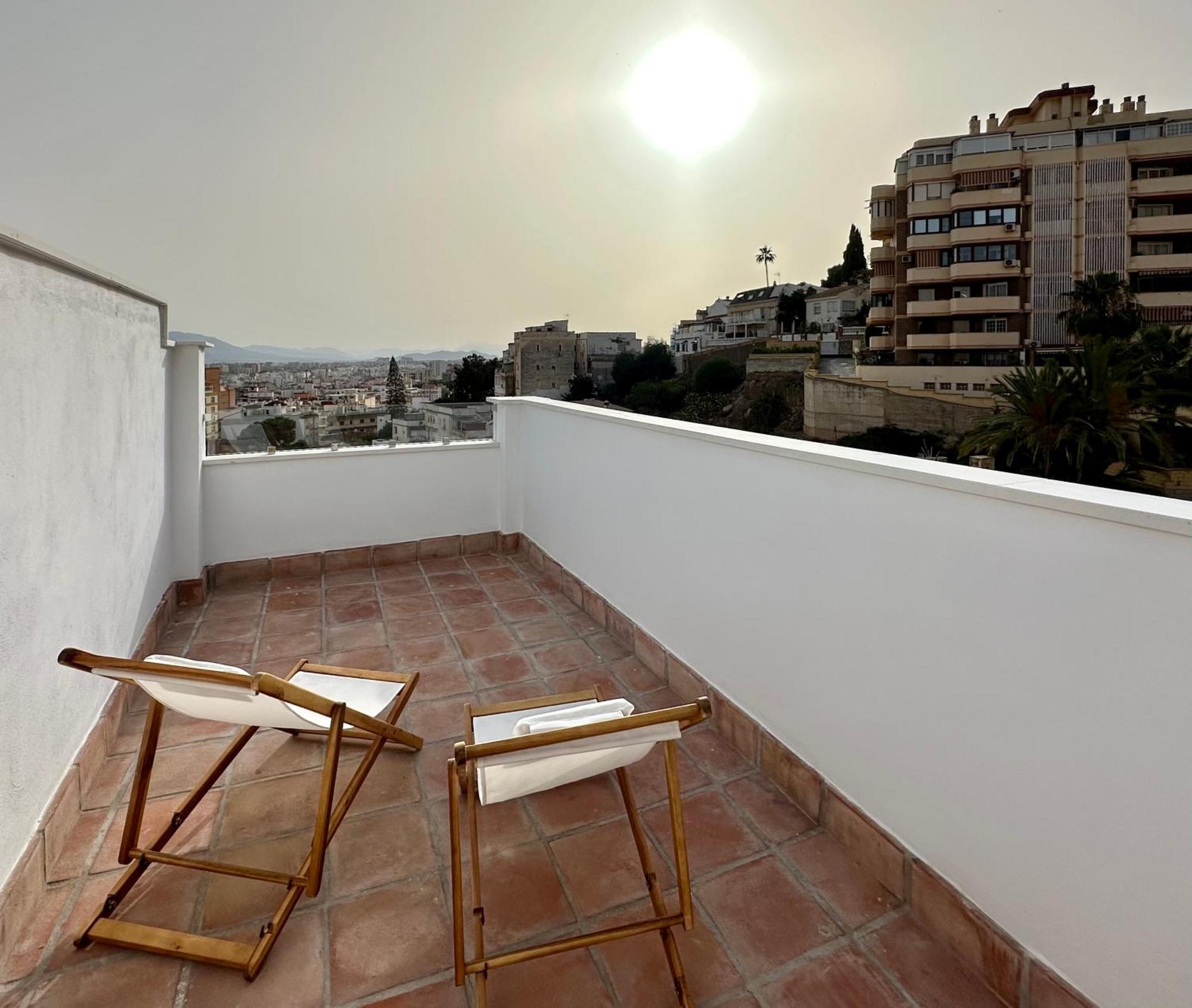 Atico Con Solarium Y Bbq Cerca Del Centro 6 Pax Leilighet Málaga Eksteriør bilde