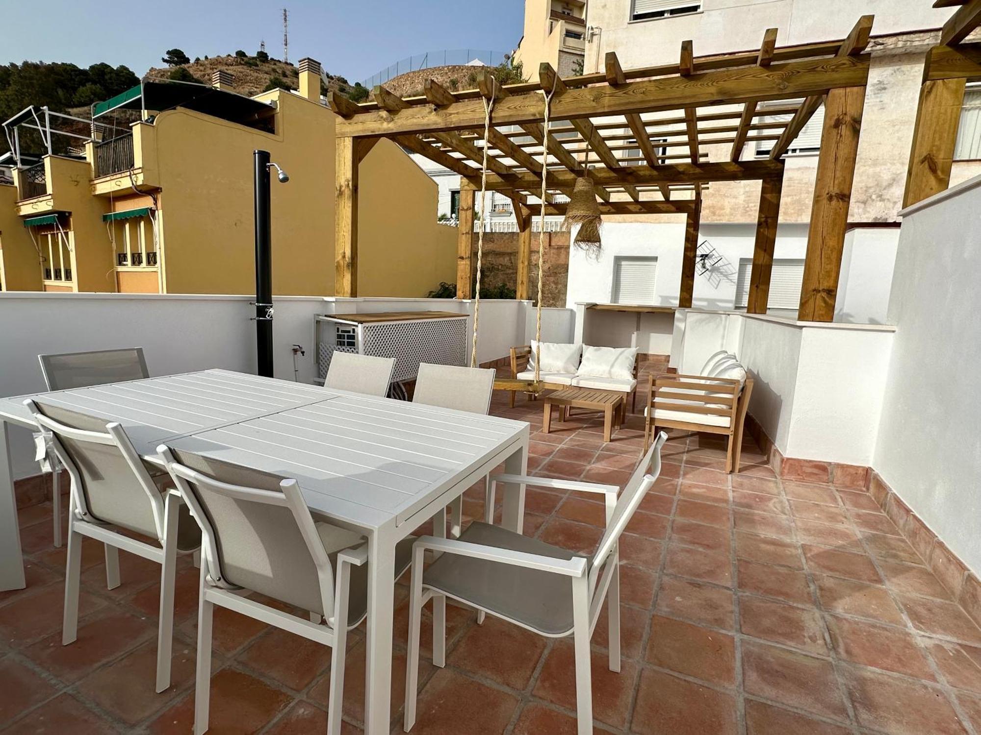 Atico Con Solarium Y Bbq Cerca Del Centro 6 Pax Leilighet Málaga Eksteriør bilde
