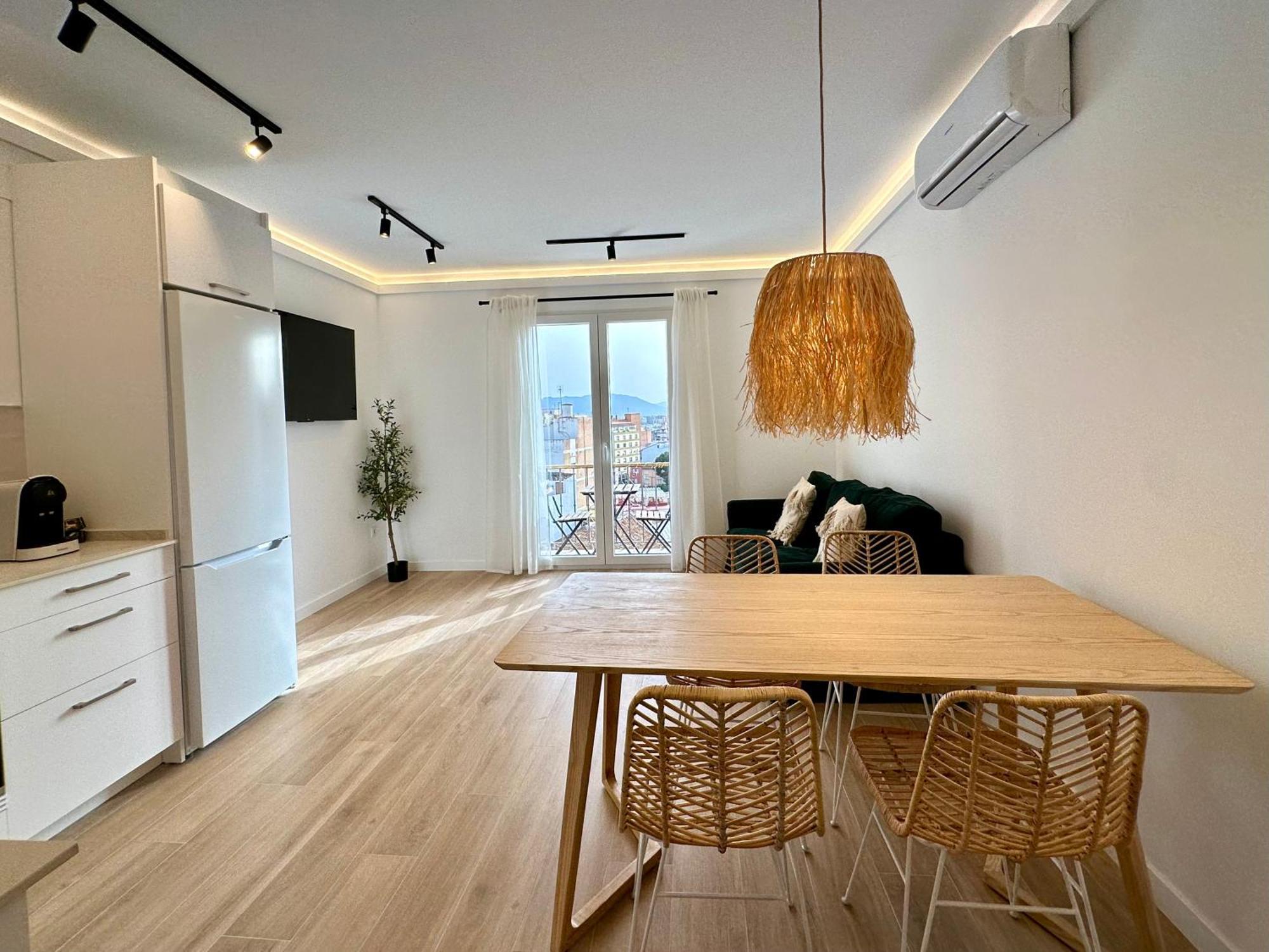 Atico Con Solarium Y Bbq Cerca Del Centro 6 Pax Leilighet Málaga Eksteriør bilde